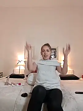 DaisyDea online show from February 3, 3:06 pm