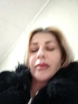 Snapshot of evakisimovareal chatting on February 16, 5:31 pm evakisimovareal online show from February 16, 5:31 pm