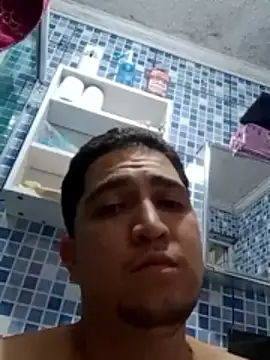 Snapshot of Picademel2525 chatting on November 18, 7:40 pm Picademel2525 online show from November 18, 7:40 pm