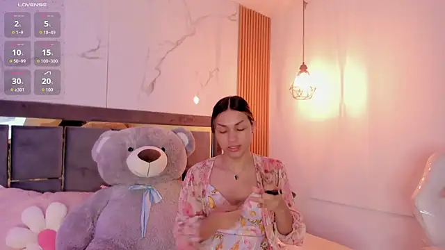 Doll Isa  online show from April 5, 8:50 pm