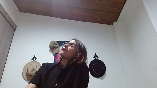 Crystal Star  online show from February 14, 11:01 pm