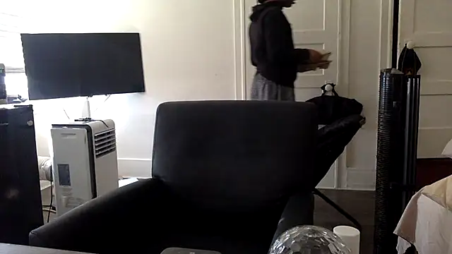 Diodre Benyoon online show from February 7, 5:27 pm