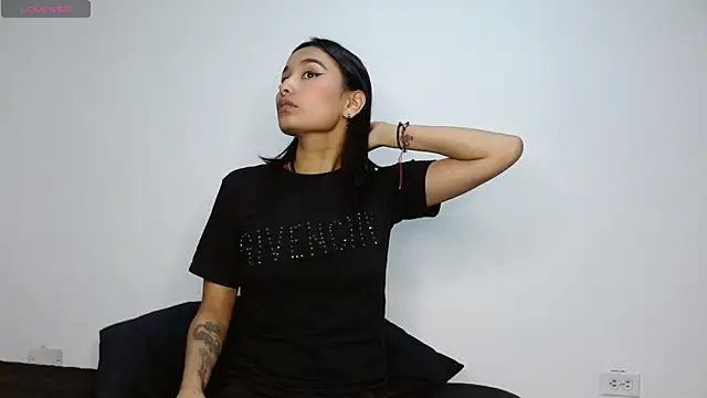 Gia Lee online show from October 19, 4:57 am