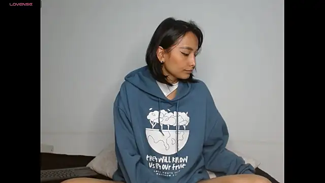 Snapshot of Gia_Lee chatting on January 14, 2:50 am Gia Lee online show from January 14, 2:50 am