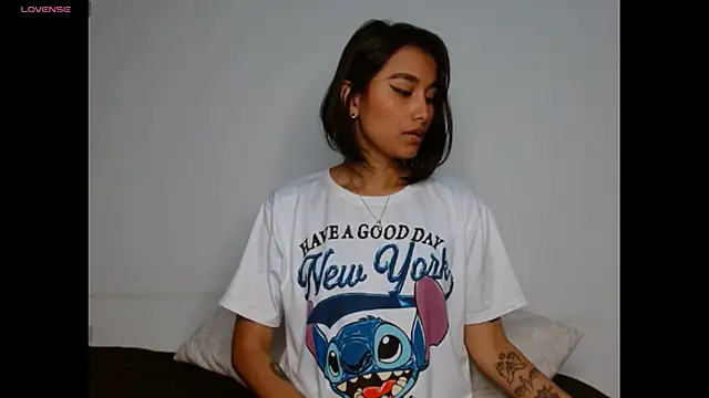 Snapshot of Gia_Lee chatting on February 20, 3:03 am Gia Lee online show from February 20, 3:03 am