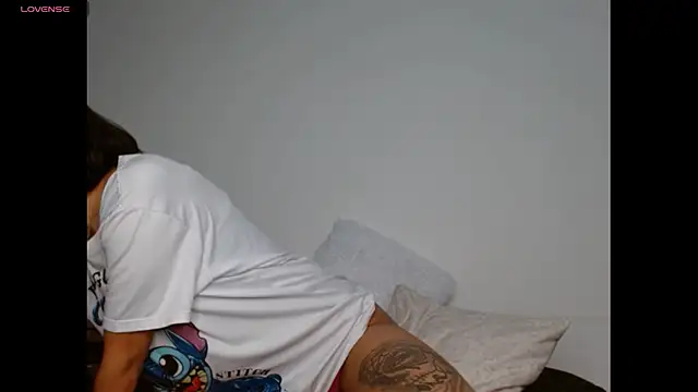 Snapshot of Gia_Lee chatting on February 20, 6:26 am Gia Lee online show from February 20, 6:26 am