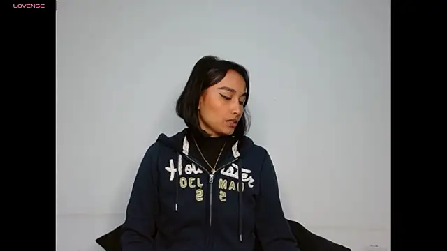 Snapshot of Gia_Lee chatting on February 26, 2:21 am Gia Lee online show from February 26, 2:21 am