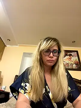 Crystal00Girl online show from October 15, 10:10 pm