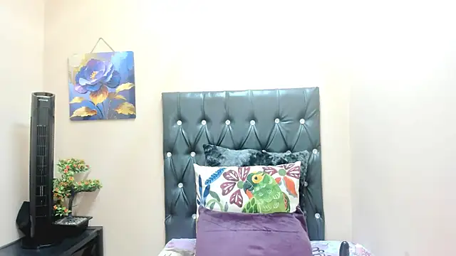 Snapshot of Toxicfantasy4u chatting on December 3, 5:33 pm Toxicfantasy4u online show from December 3, 5:33 pm