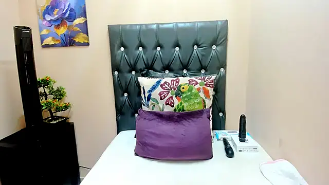 Snapshot of Toxicfantasy4u chatting on December 16, 6:07 am Toxicfantasy4u online show from December 16, 6:07 am