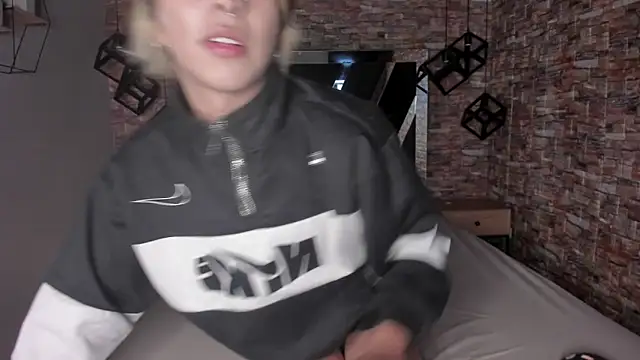 OliIverr22 online show from September 10, 1:44 pm