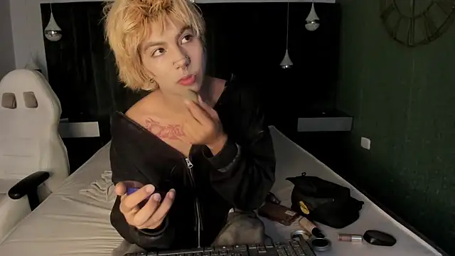 OliIverr22 online show from November 8, 8:07 pm