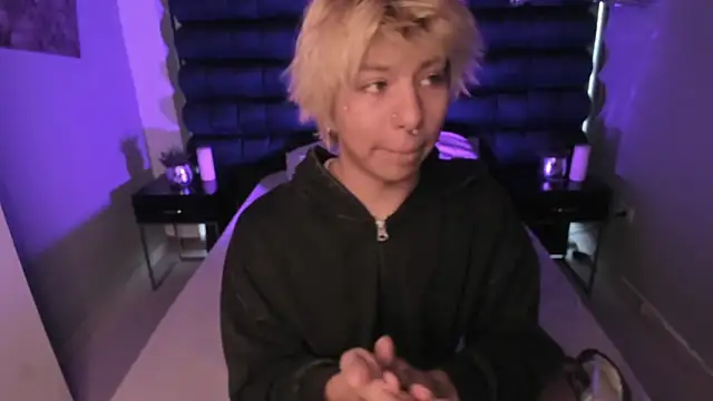 OliIverr22 online show from December 15, 11:58 am