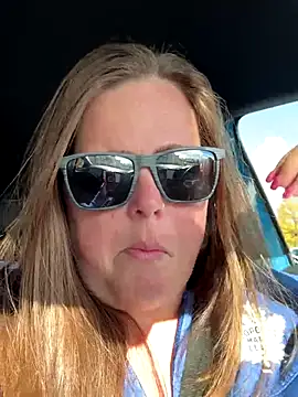 Snapshot of hornykitty1210 chatting on October 23, 7:12 pm hornykitty1210 online show from October 23, 7:12 pm