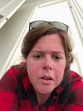 Snapshot of hornykitty1210 chatting on October 28, 2:53 pm hornykitty1210 online show from October 28, 2:53 pm