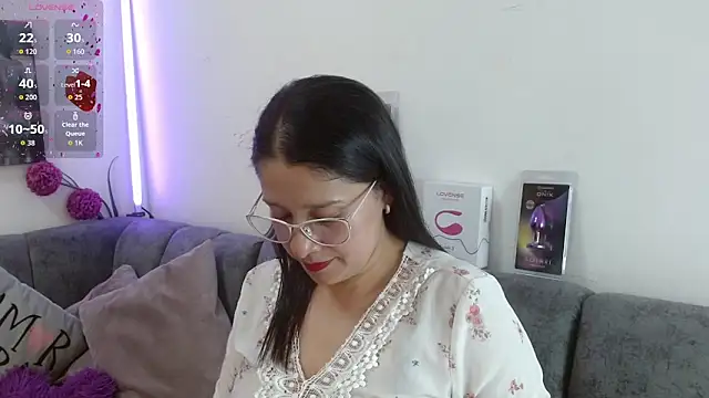 Alana steel 1 online show from April 8, 7:25 pm