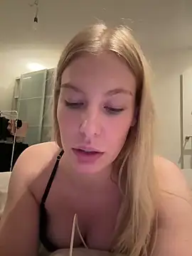 Snapshot of Chloemillerrxx chatting on November 11, 9:37 pm Chloemillerrxx online show from November 11, 9:37 pm