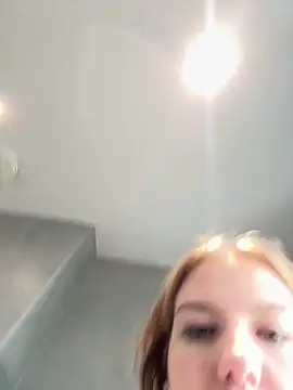 Snapshot of Chloemillerrxx chatting on November 12, 10:15 am Chloemillerrxx online show from November 12, 10:15 am