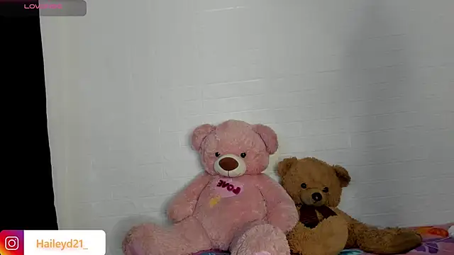 HaileyDuke online show from April 14, 9:10 pm