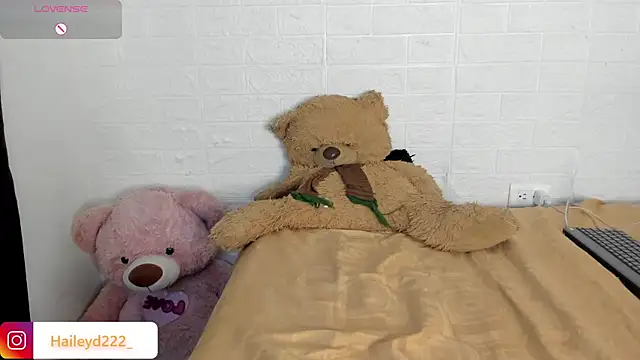 Snapshot of HaileyDuke chatting on June 25, 5:12 am HaileyDuke online show from June 25, 5:12 am