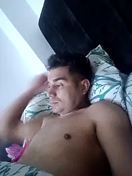 Snapshot of Ffeenniizz chatting on March 31, 2:46 am Ffeenniizz online show from March 31, 2:46 am