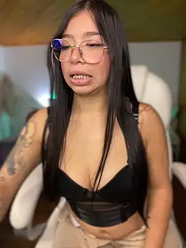 Maddy Piink online show from November 18, 8:24 pm