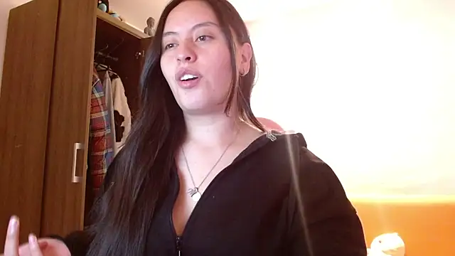 madissooon   online show from November 14, 4:00 am