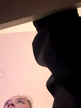 madissooon   online show from November 20, 4:12 am