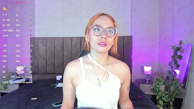 LanaMills  online show from October 10, 5:06 am