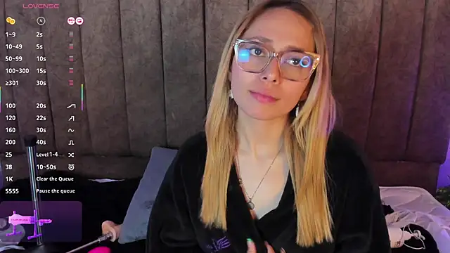 LanaMills  online show from November 9, 3:43 pm