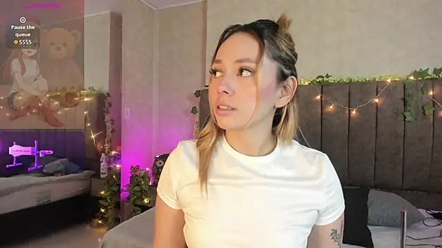 LanaMills  online show from February 18, 5:25 am