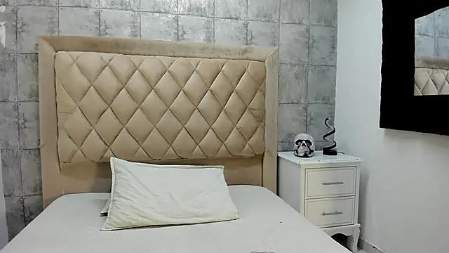 AphroditeSweet online show from November 19, 9:59 pm