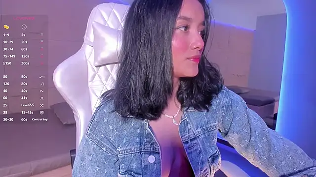 HannahMontgomery online show from February 9, 4:44 pm