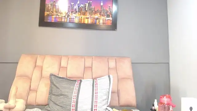 Snapshot of CharlotteCottin chatting on October 8, 11:30 am CharlotteCottin online show from October 8, 11:30 am
