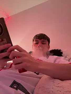 Snapshot of mathias_18 chatting on April 7, 2:01 am mathias 18 online show from April 7, 2:01 am