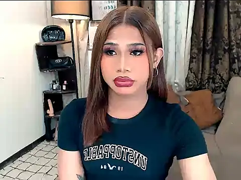 Snapshot of asianlatina69 chatting on December 13, 10:04 pm asianlatina69 online show from December 13, 10:04 pm