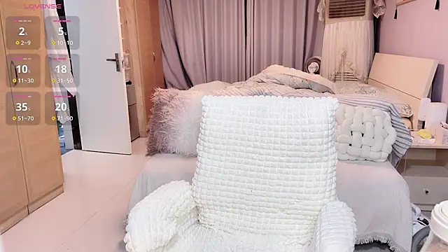 Y2Luvk online show from October 25, 7:52 pm