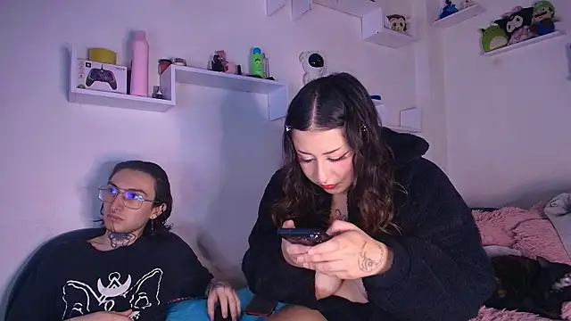 annyharriis online show from April 8, 6:52 pm