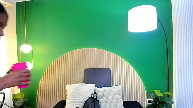 halleylorens online show from December 17, 6:47 pm