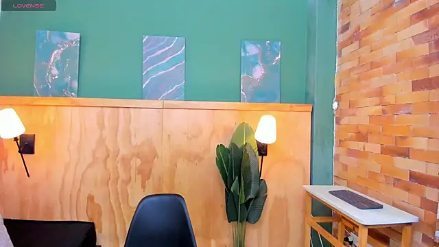 halleylorens online show from April 16, 7:03 pm