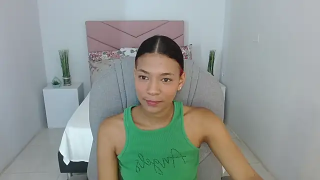 Snapshot of SarayVega_ chatting on September 13, 6:51 pm SarayVega online show from September 13, 6:51 pm