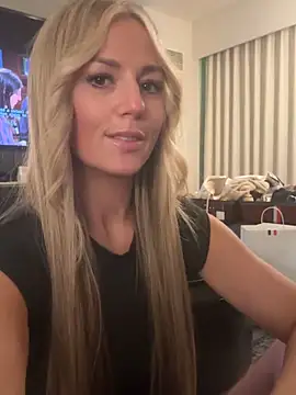 Snapshot of sammie-99 chatting on November 4, 6:23 am sammie-99 online show from November 4, 6:23 am