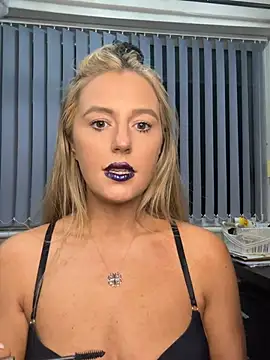 Snapshot of sammie-99 chatting on February 13, 7:32 pm sammie-99 online show from February 13, 7:32 pm