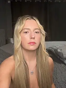 Snapshot of sammie-99 chatting on March 5, 11:23 pm sammie-99 online show from March 5, 11:23 pm