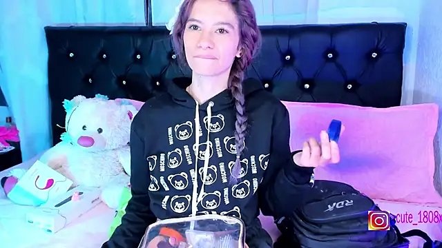 Snapshot of Sofiia_cute_ chatting on November 6, 4:24 am Sofiia cute online show from November 6, 4:24 am