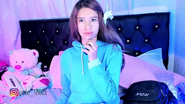 Snapshot of Sofiia_cute_ chatting on November 18, 3:34 am Sofiia cute online show from November 18, 3:34 am