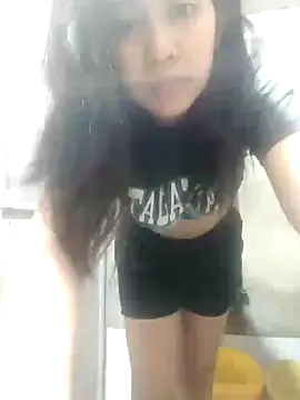 Snapshot of Sweet-Beerry chatting on April 14, 6:19 am Sweet-Beerry online show from April 14, 6:19 am