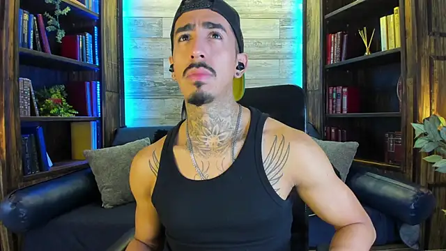 Snapshot of Donovan_Desmond chatting on December 20, 3:46 am Donovan Desmond online show from December 20, 3:46 am