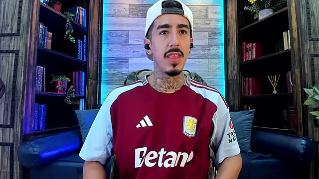 Snapshot of Donovan_Desmond chatting on January 9, 4:15 am Donovan Desmond online show from January 9, 4:15 am