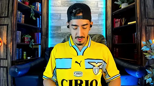 Snapshot of Donovan_Desmond chatting on January 11, 3:44 am Donovan Desmond online show from January 11, 3:44 am